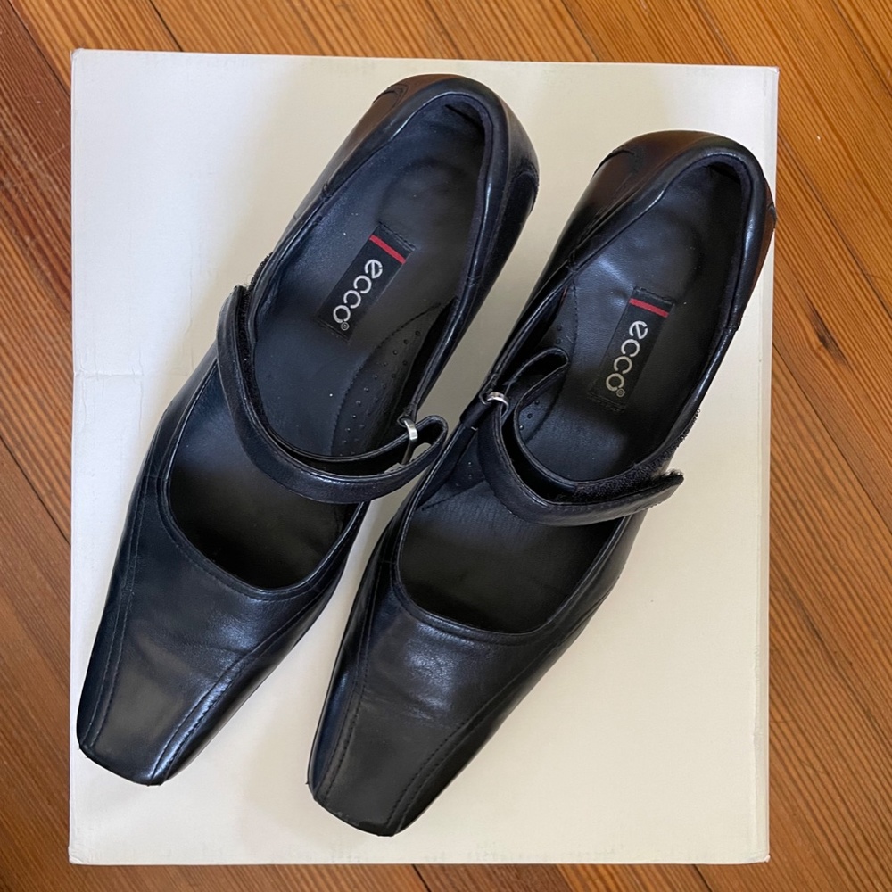 Black Ecco heels, Size 38